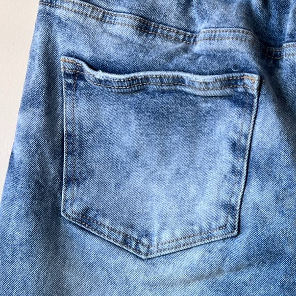 Gently Worn Almost Famous Crave Fame Juniors' Paperbag-Waist Skinny Jeans - Picture 12 of 14